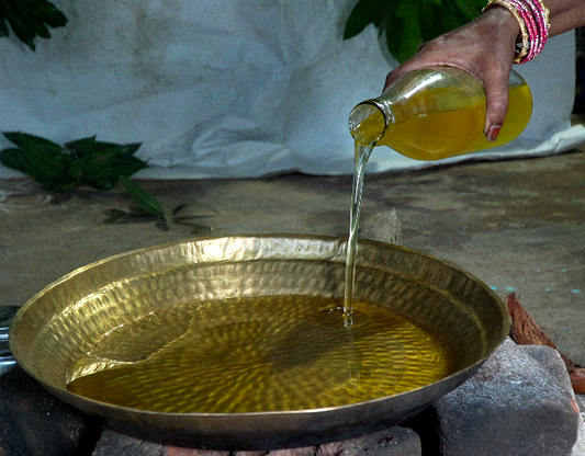 ఎద్దు గానుగ నూనె బెల్లం అరిసెలు | Bull Driven Oil Jaggery Adhirasam / Ariselu