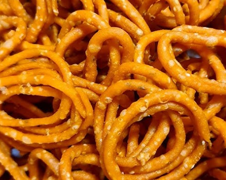 ఎద్దు గానుగ నూనె చేగోడీలు | Bull Driven Oil Chegodilu