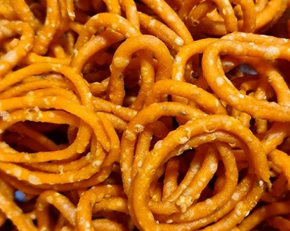 ఎద్దు గానుగ నూనె చేగోడీలు | Bull Driven Oil Chegodilu