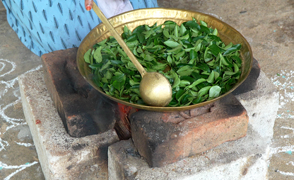 దంచిన కరివేపాకు కారం పొడి | Stone Mortar Curry leaf spice powder