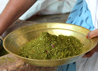 దంచిన కరివేపాకు కారం పొడి | Stone Mortar Curry leaf spice powder