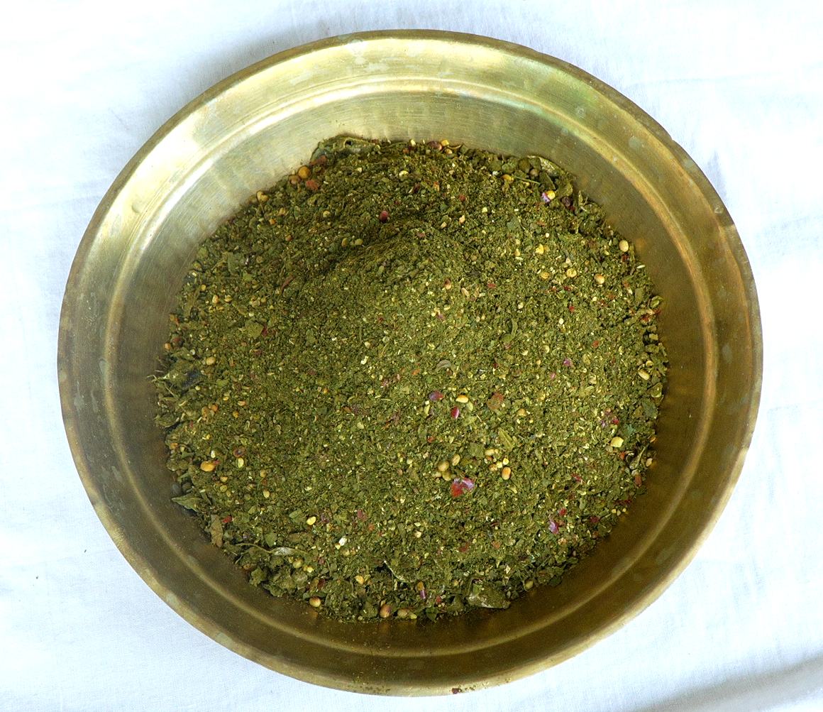 దంచిన మునగాకు కారం పొడి | Stone Mortar Drumstick/Moringa leaves Spice powder